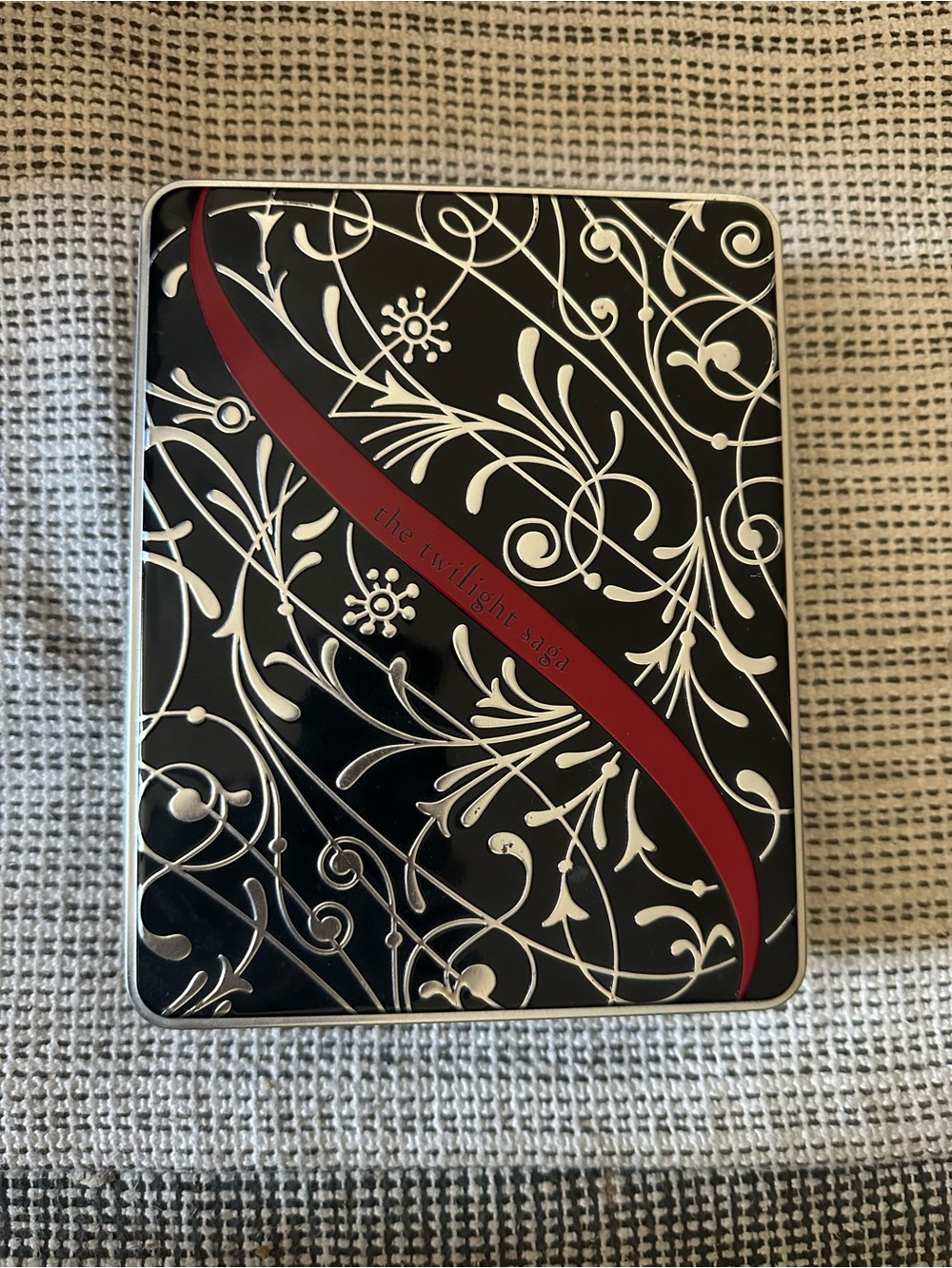 The Twilight Saga Journal Set with Decorative Tin - Black & Red Floral Design